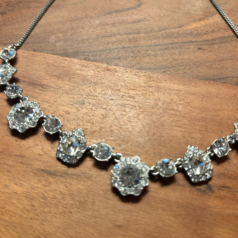 Elegant Silver Plated Necklace with Clear Stones - Picture 4 of 5